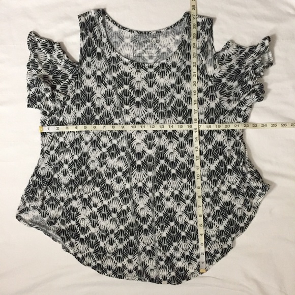 ❌SOLD❌We The Free People M Cold Shoulder Top - Picture 7 of 7